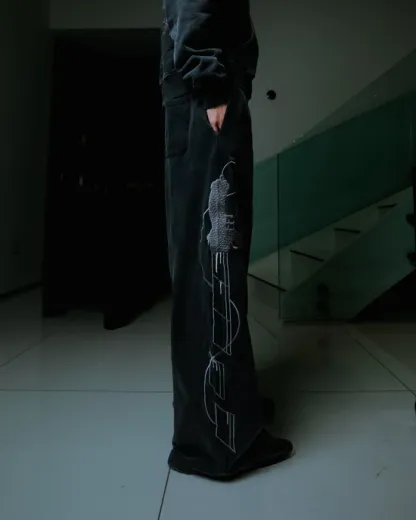 “AOT” SWEATS (STONE)