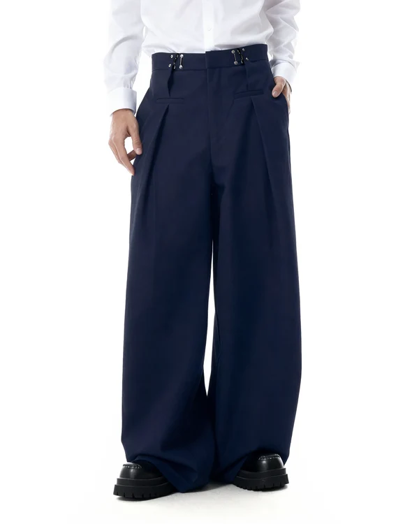 THE FIREMAN CLASP SUIT