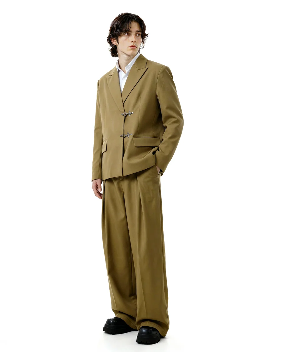 THE FIREMAN CLASP SUIT