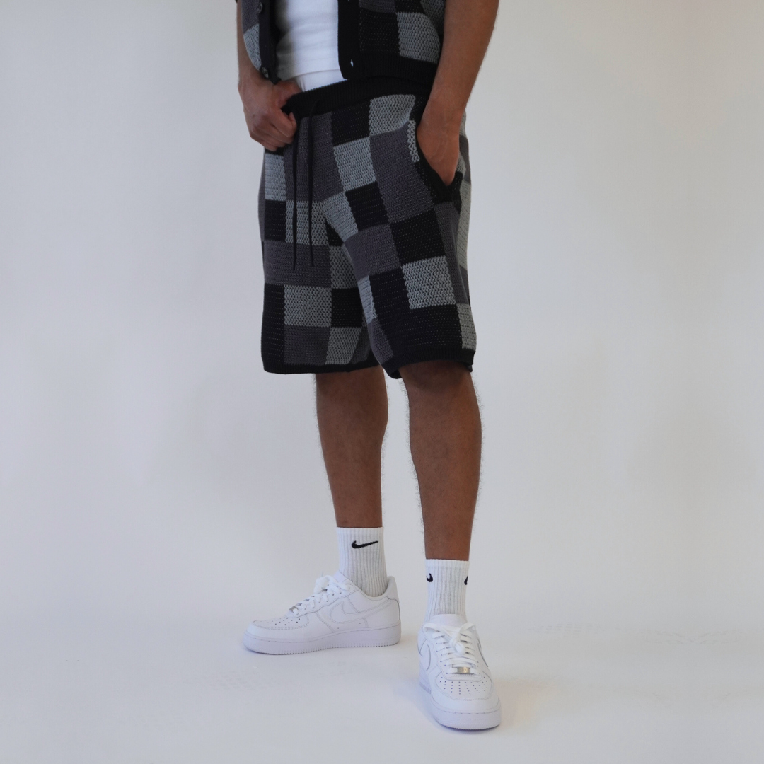 the crochet-knit checkered shorts - black