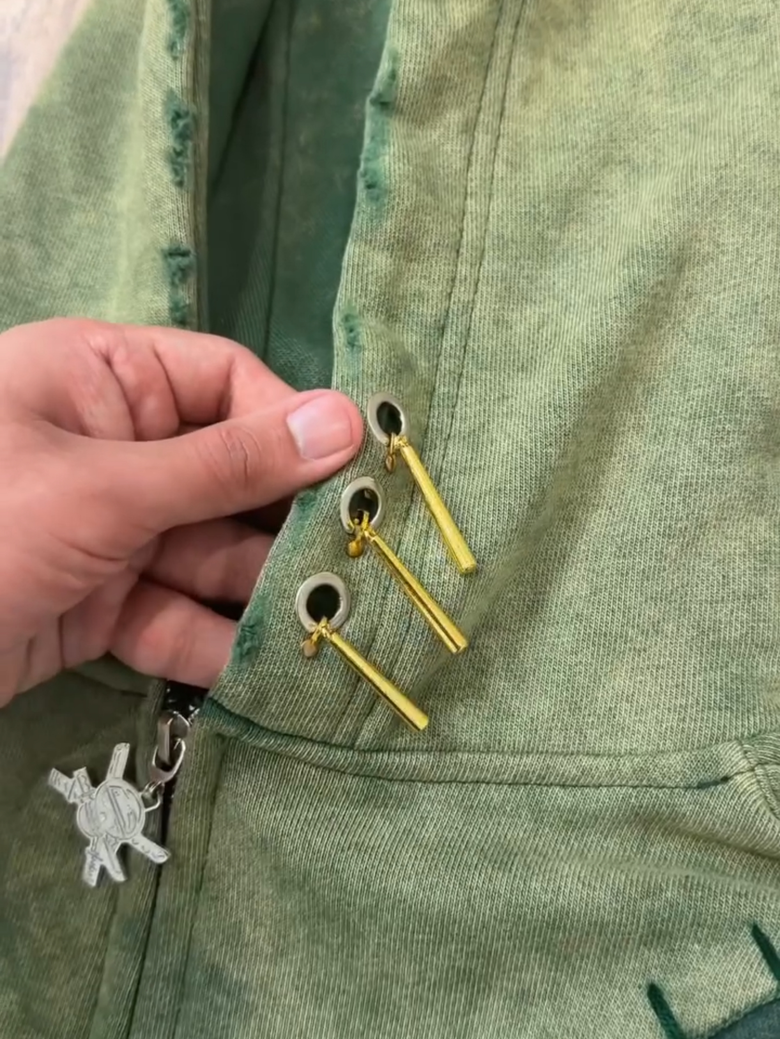 THREE EDGE ZIP-UP HOODIE
