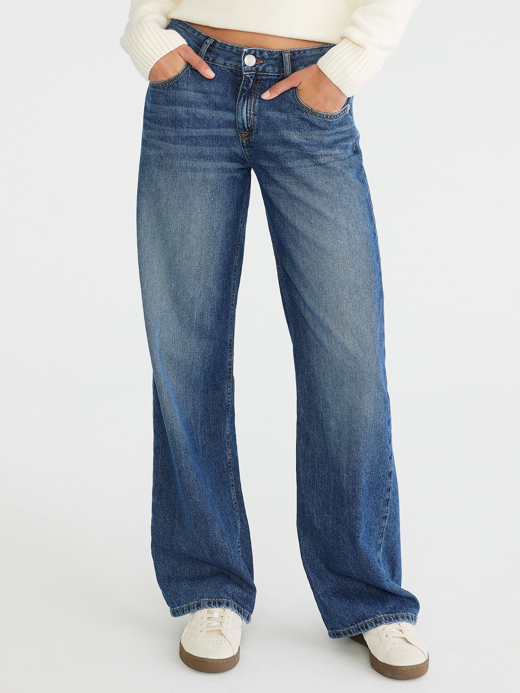LOW-RISE BAGGY WIDE LEG JEANS