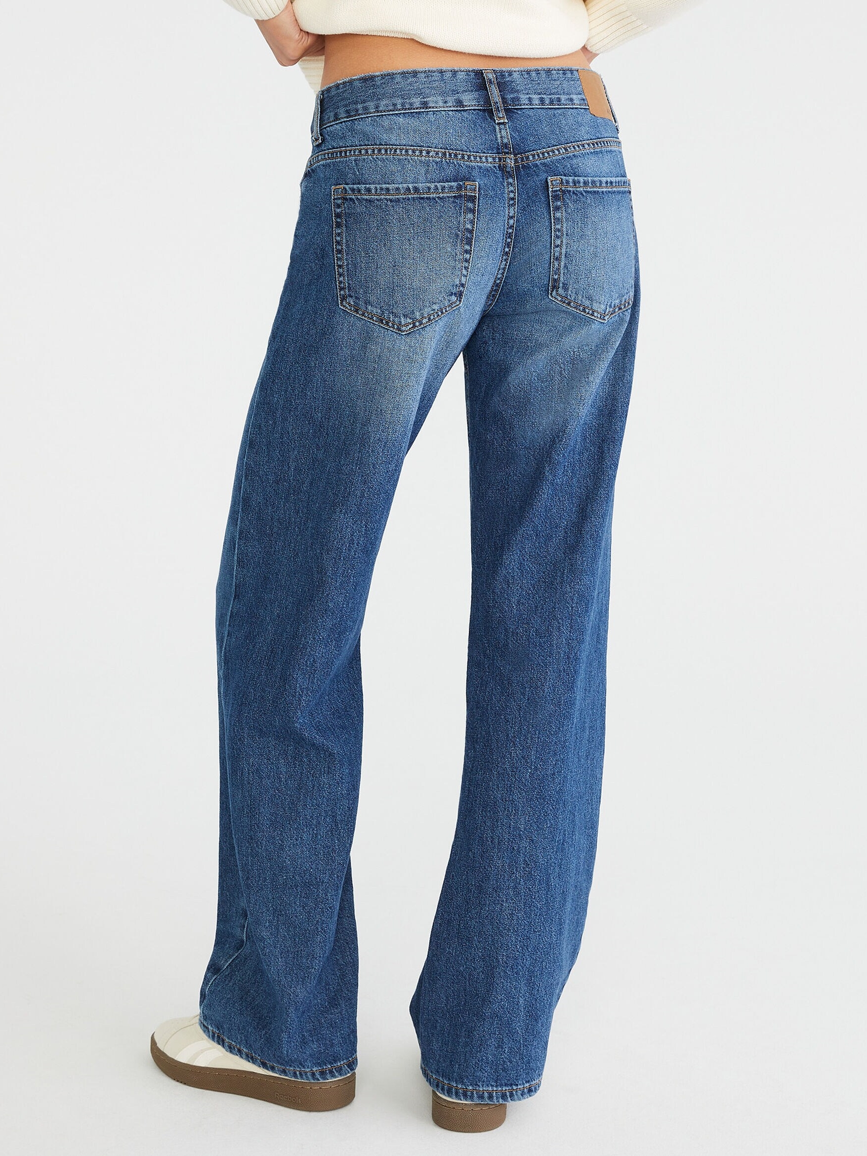 LOW-RISE BAGGY WIDE LEG JEANS
