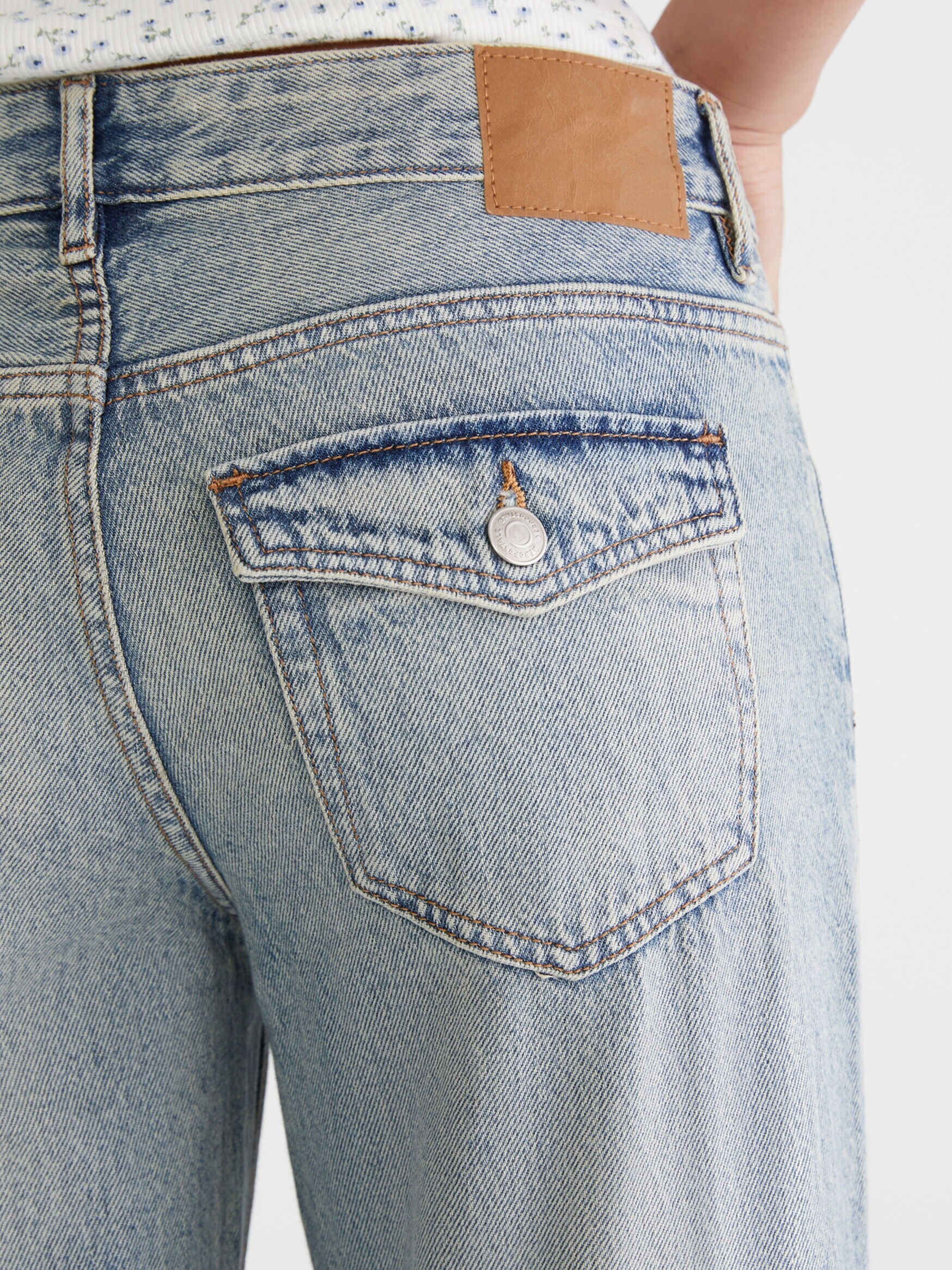 LOW-RISE BAGGY WIDE LEG JEANS