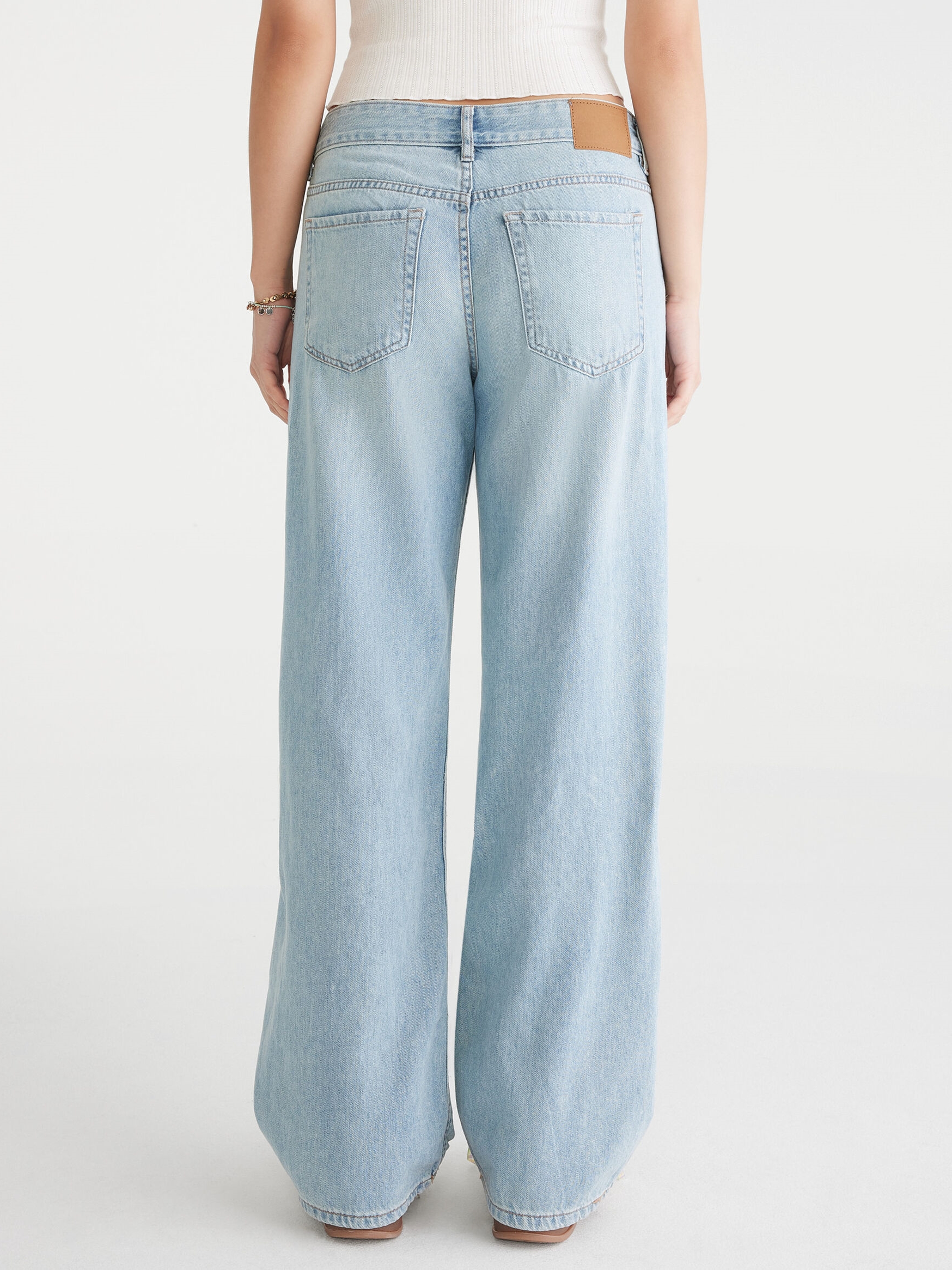 LOW-RISE BAGGY WIDE LEG JEANS