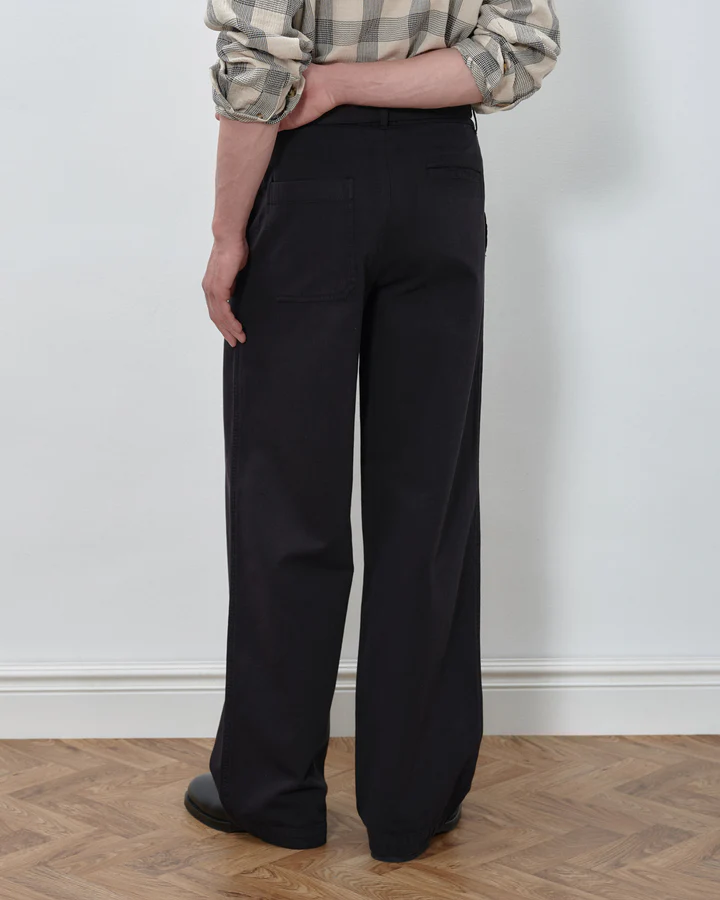 PLEATED TROUSER