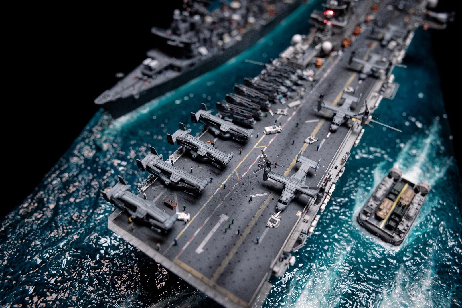 1/700 scale miniature scene – LHD1 supply scene