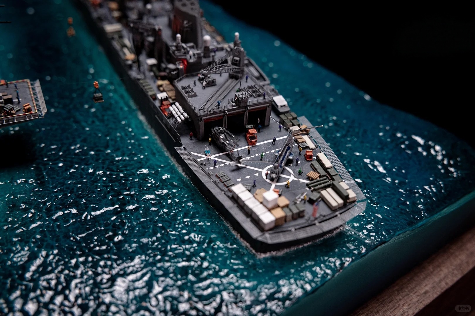 1/700 scale miniature scene – LHD1 supply scene