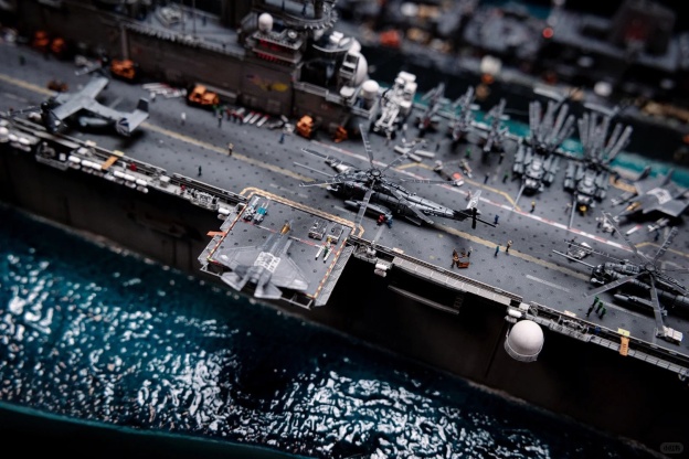 1/700 scale miniature scene – LHD1 supply scene