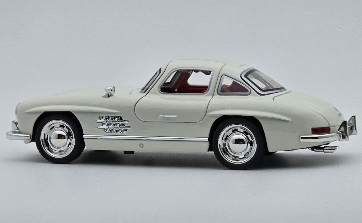 1954 Mercedes-Benz 300SL 1:24  diecast scale model car collectible