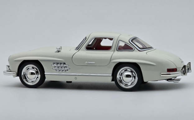 1954 Mercedes-Benz 300SL 1:24  diecast scale model car collectible