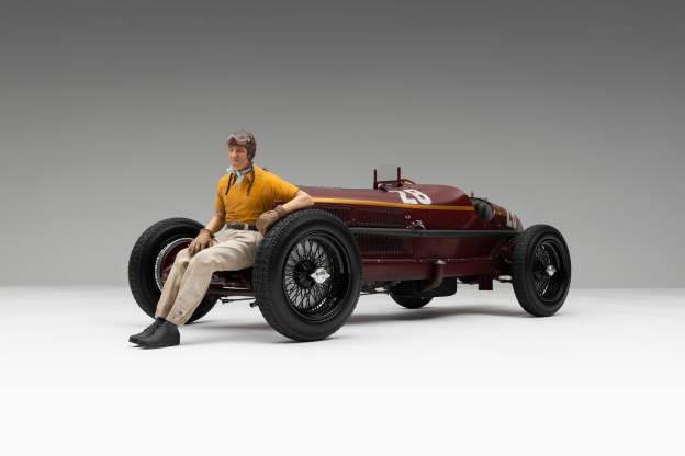 Alfa Romeo 8C 2300 "Monza" - 1932 Monaco Grand Prix Winner - Tazio Nuvolari Figure Edition
