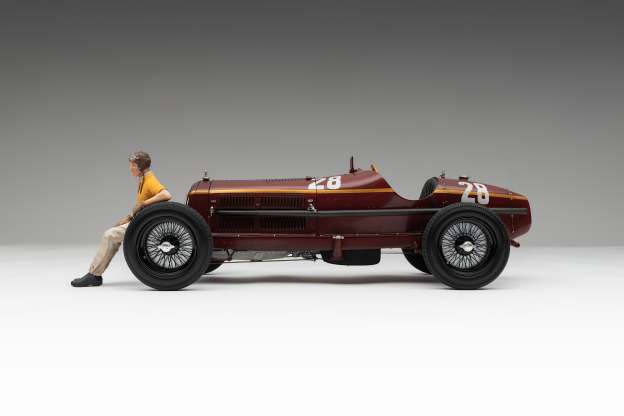Alfa Romeo 8C 2300 "Monza" - 1932 Monaco Grand Prix Winner - Tazio Nuvolari Figure Edition