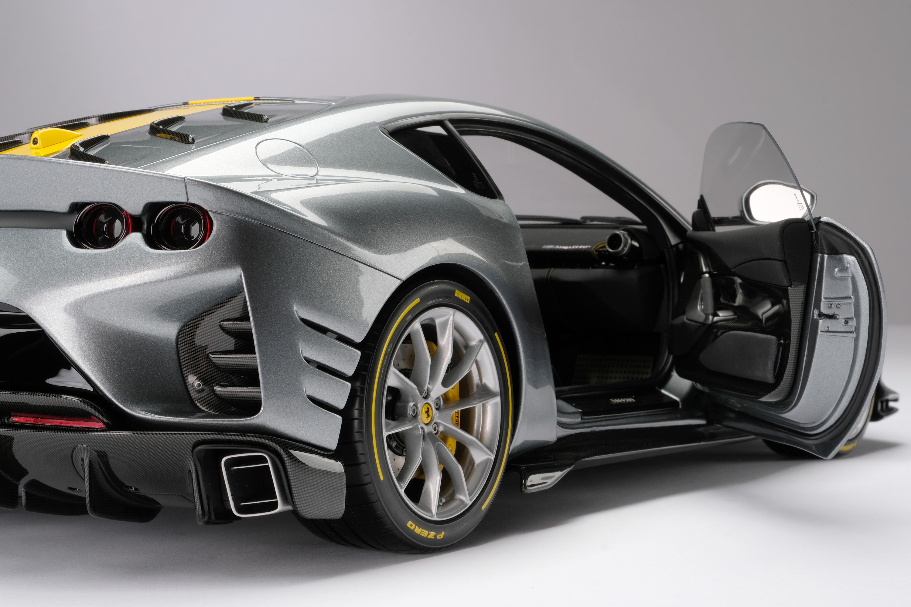 Ferrari 812 Competizione (2021)