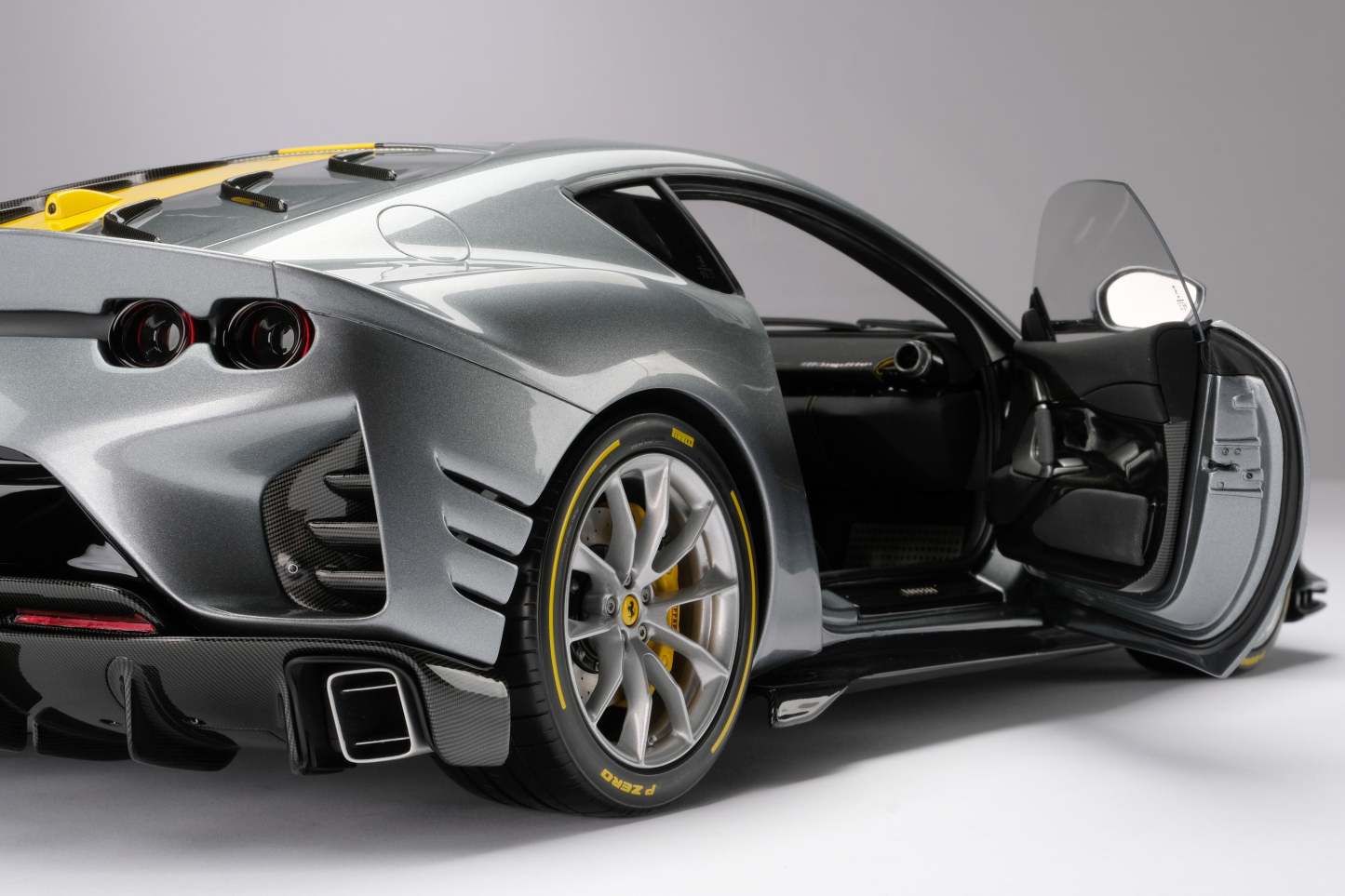 Ferrari 812 Competizione (2021)