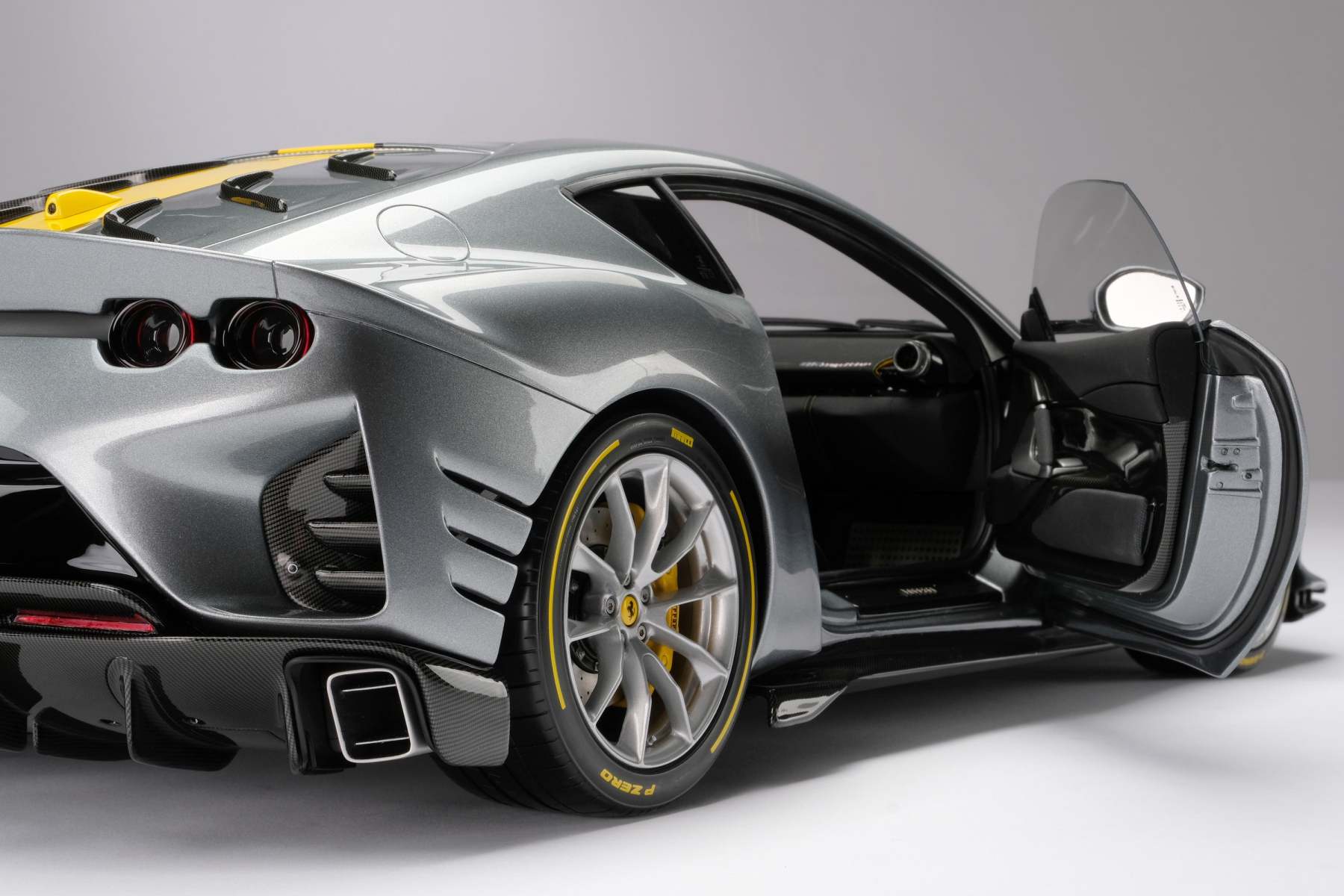 Ferrari 812 Competizione (2021)