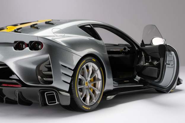 Ferrari 812 Competizione (2021)