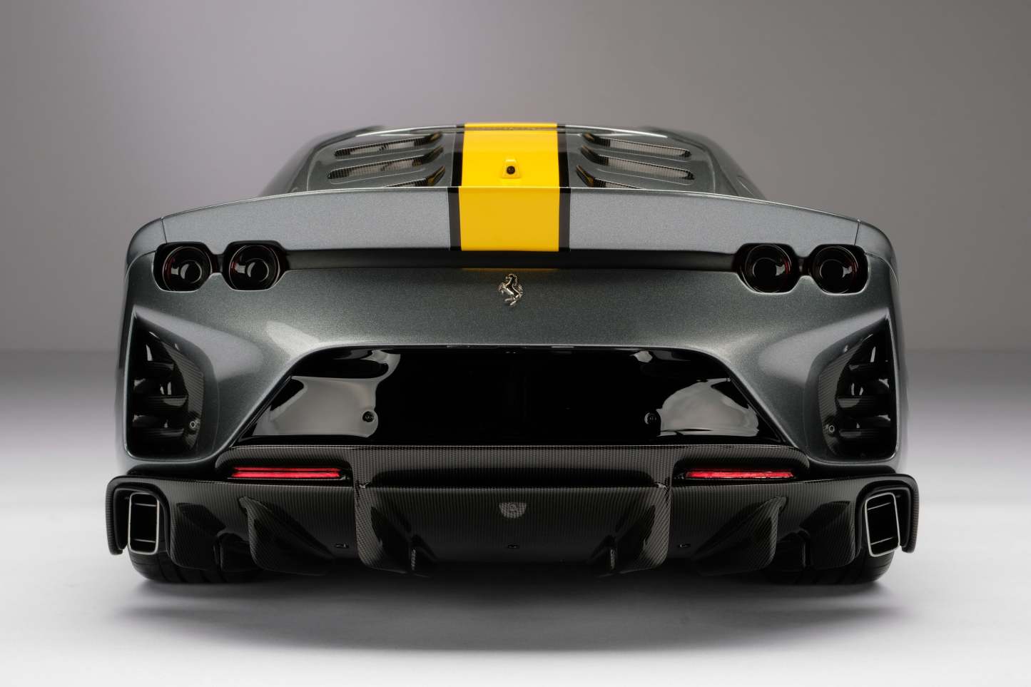 Ferrari 812 Competizione (2021)