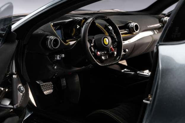 Ferrari 812 Competizione (2021)