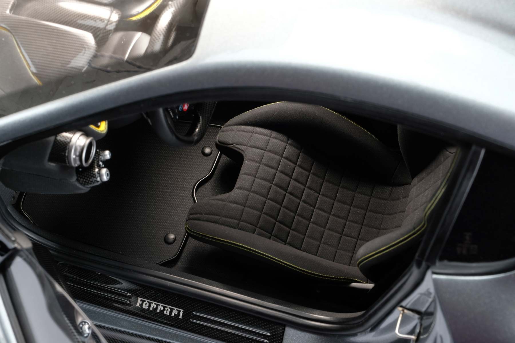 Ferrari 812 Competizione (2021)