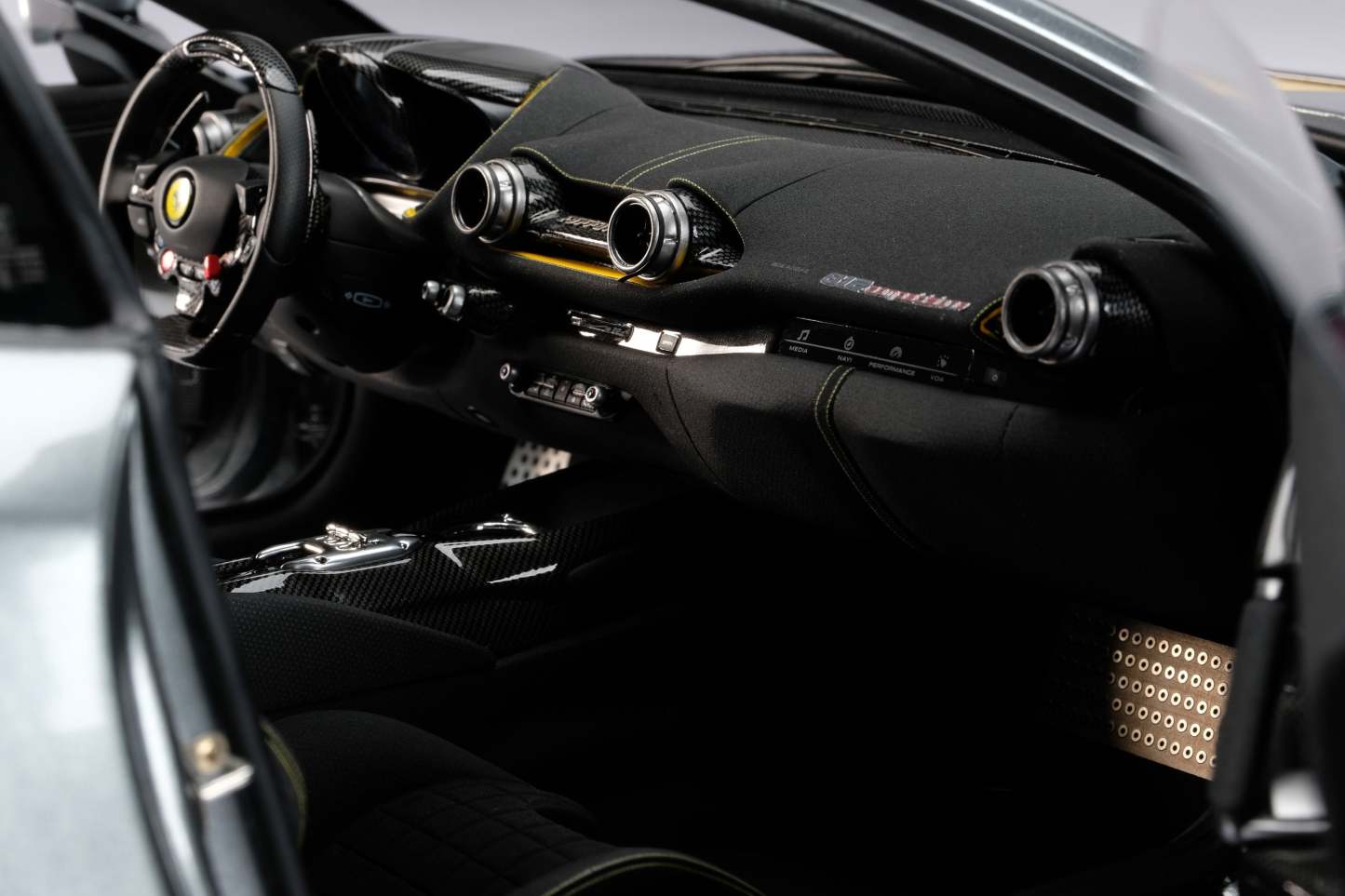 Ferrari 812 Competizione (2021)