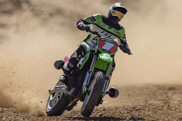 RTR 1:4 MOTORCYCLE WITH BATTERY AND CHARGER