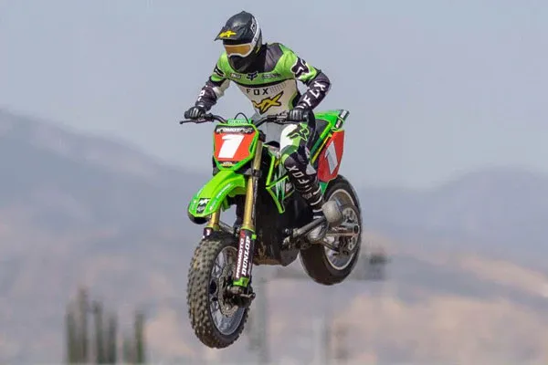 RTR 1:4 MOTORCYCLE WITH BATTERY AND CHARGER