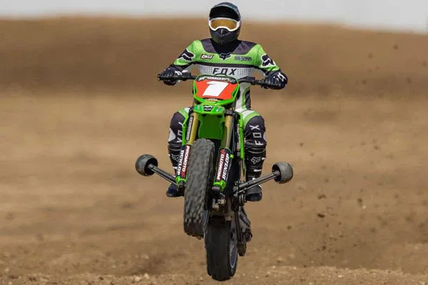 RTR 1:4 MOTORCYCLE WITH BATTERY AND CHARGER