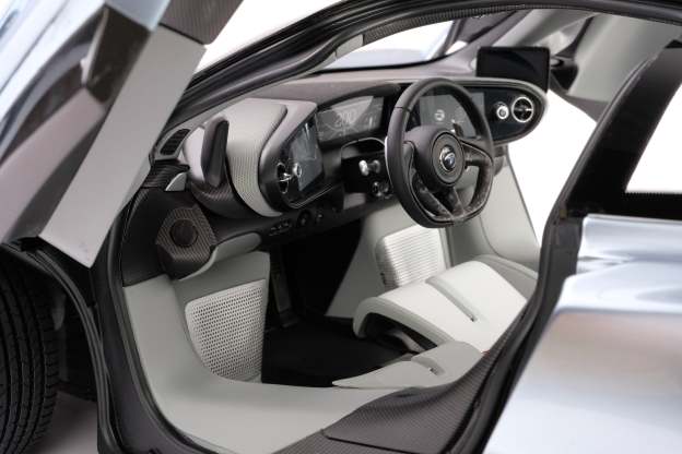 McLaren Speedtail (2020)