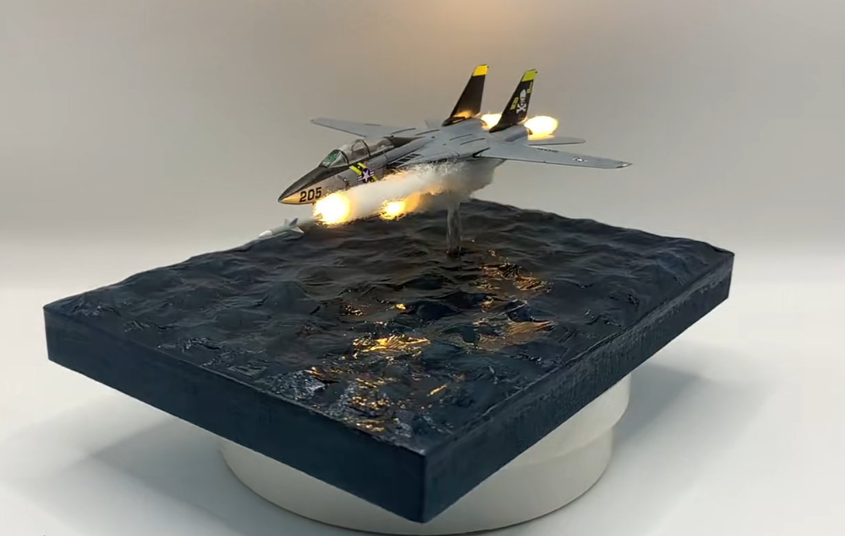 1:144 F-14 Tomcat fighter jet