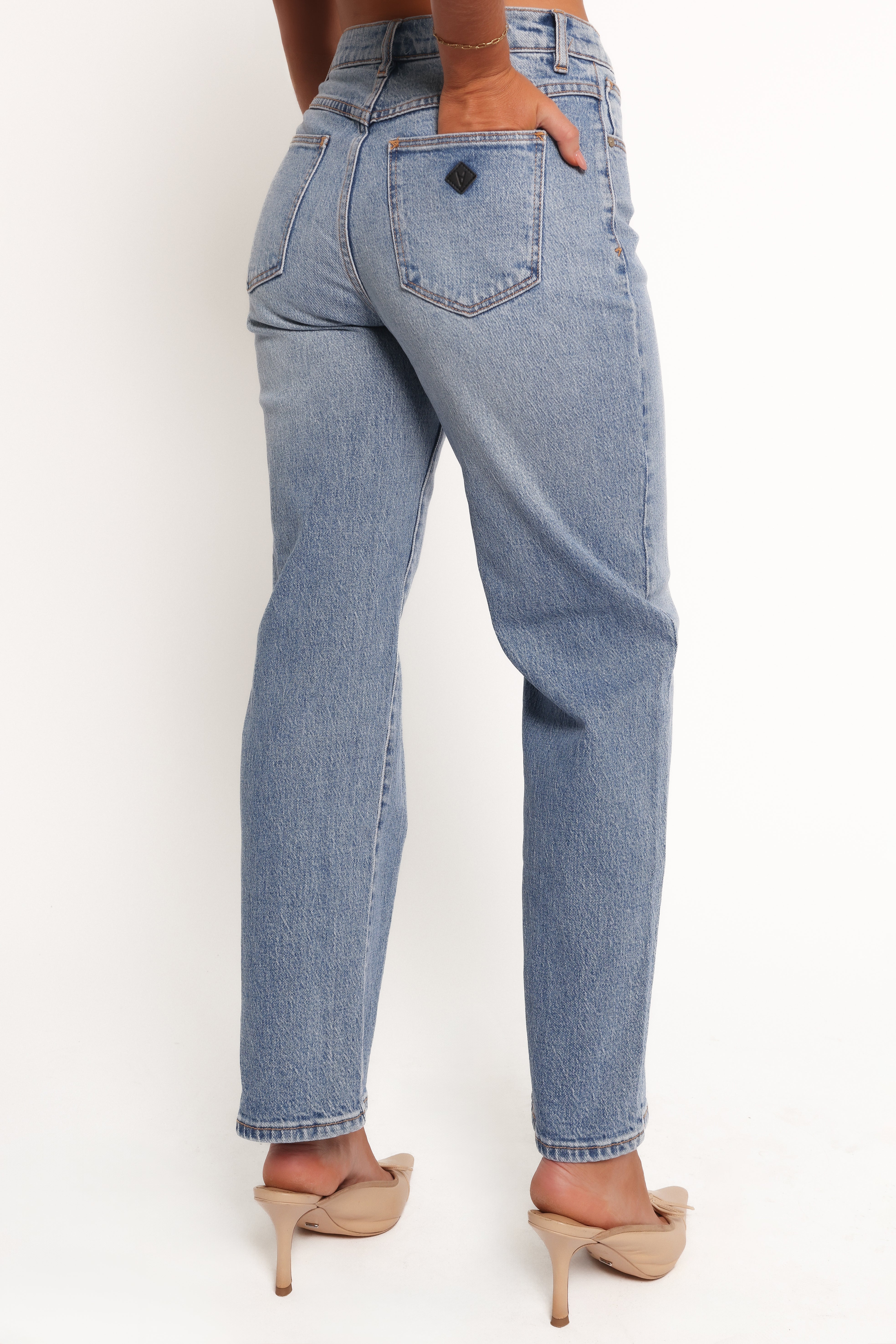 Abrand Mid Straight Jeans - Felicia-Charming Rule