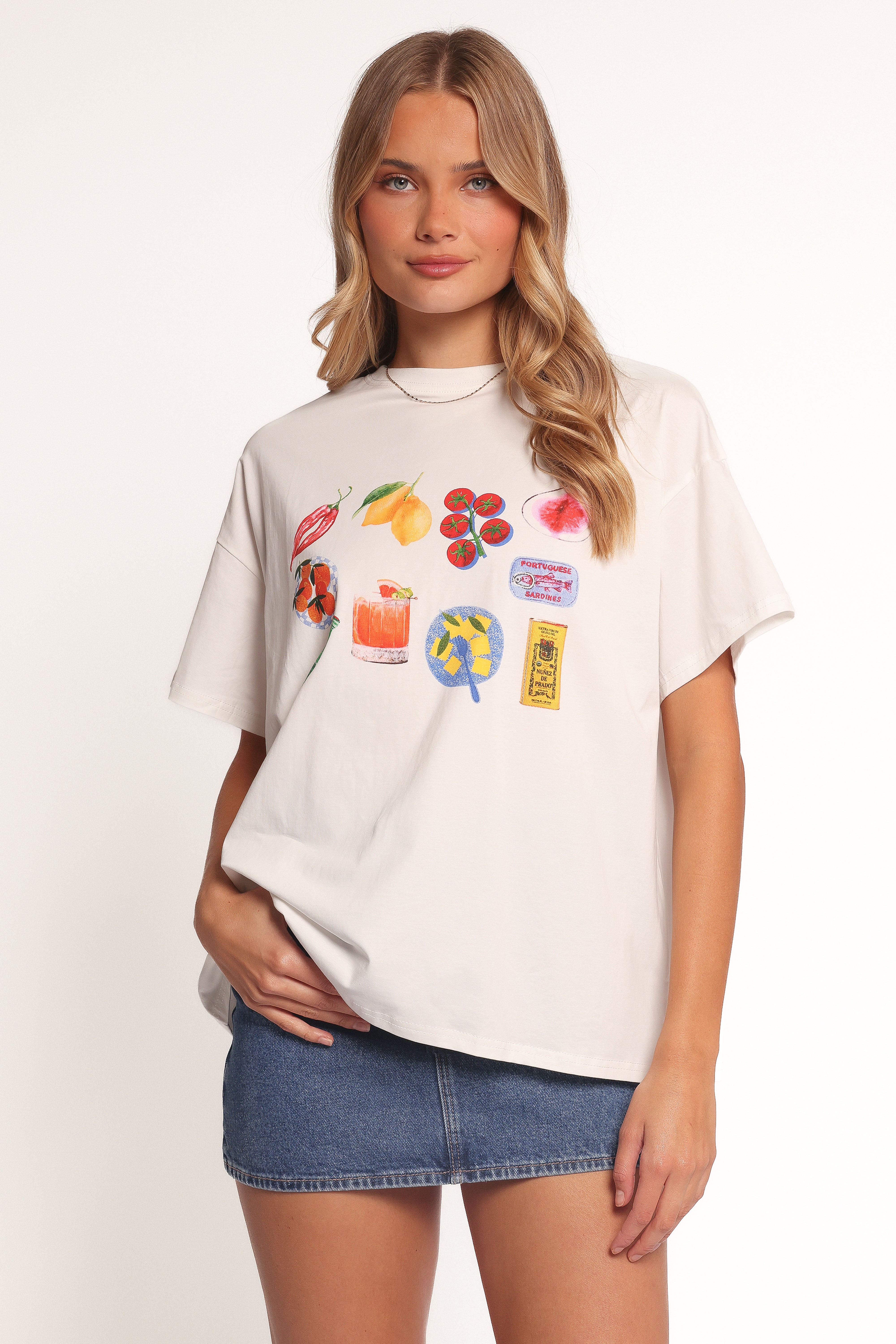 Alda Tee - White-Charming Rule