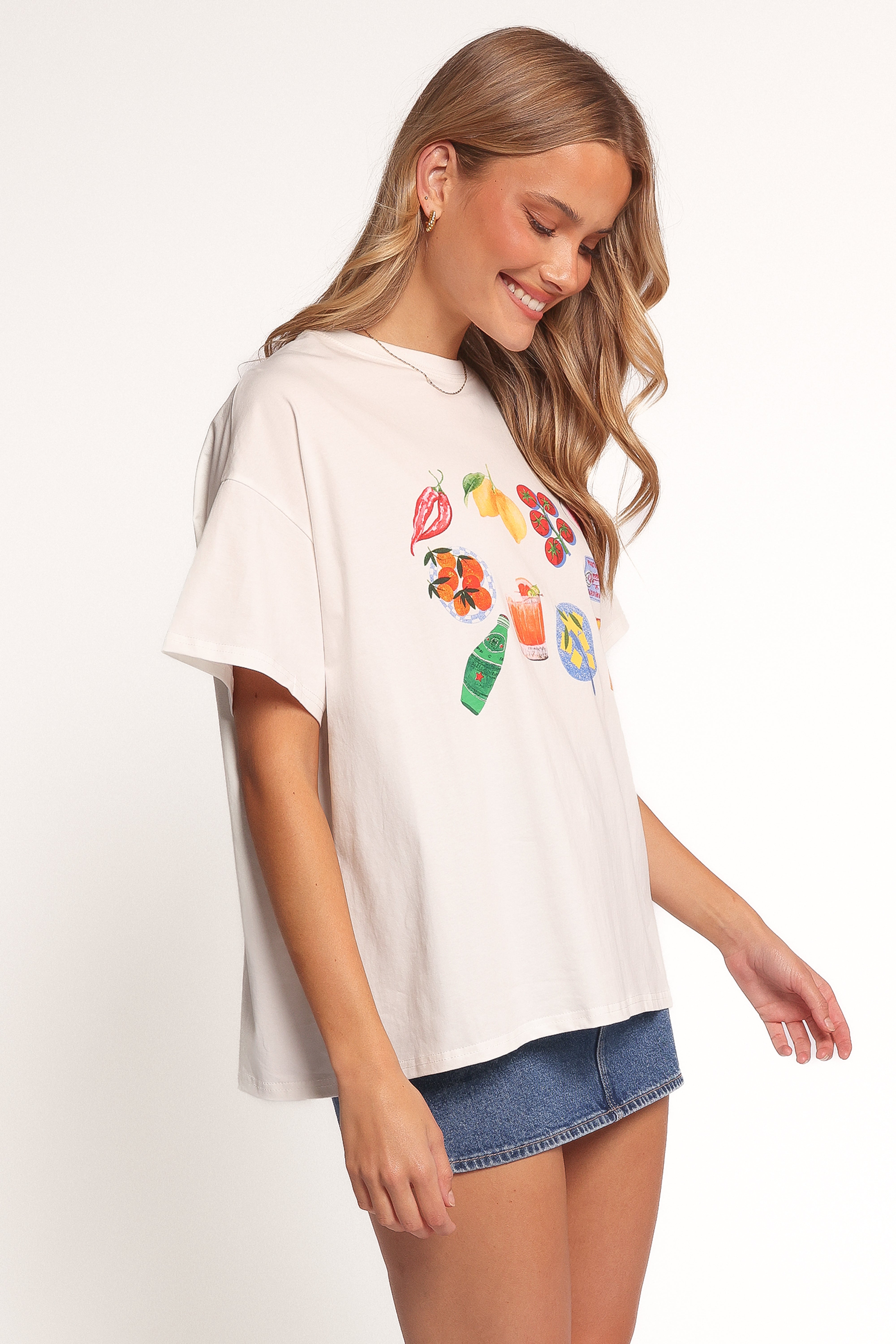 Alda Tee - White-Charming Rule