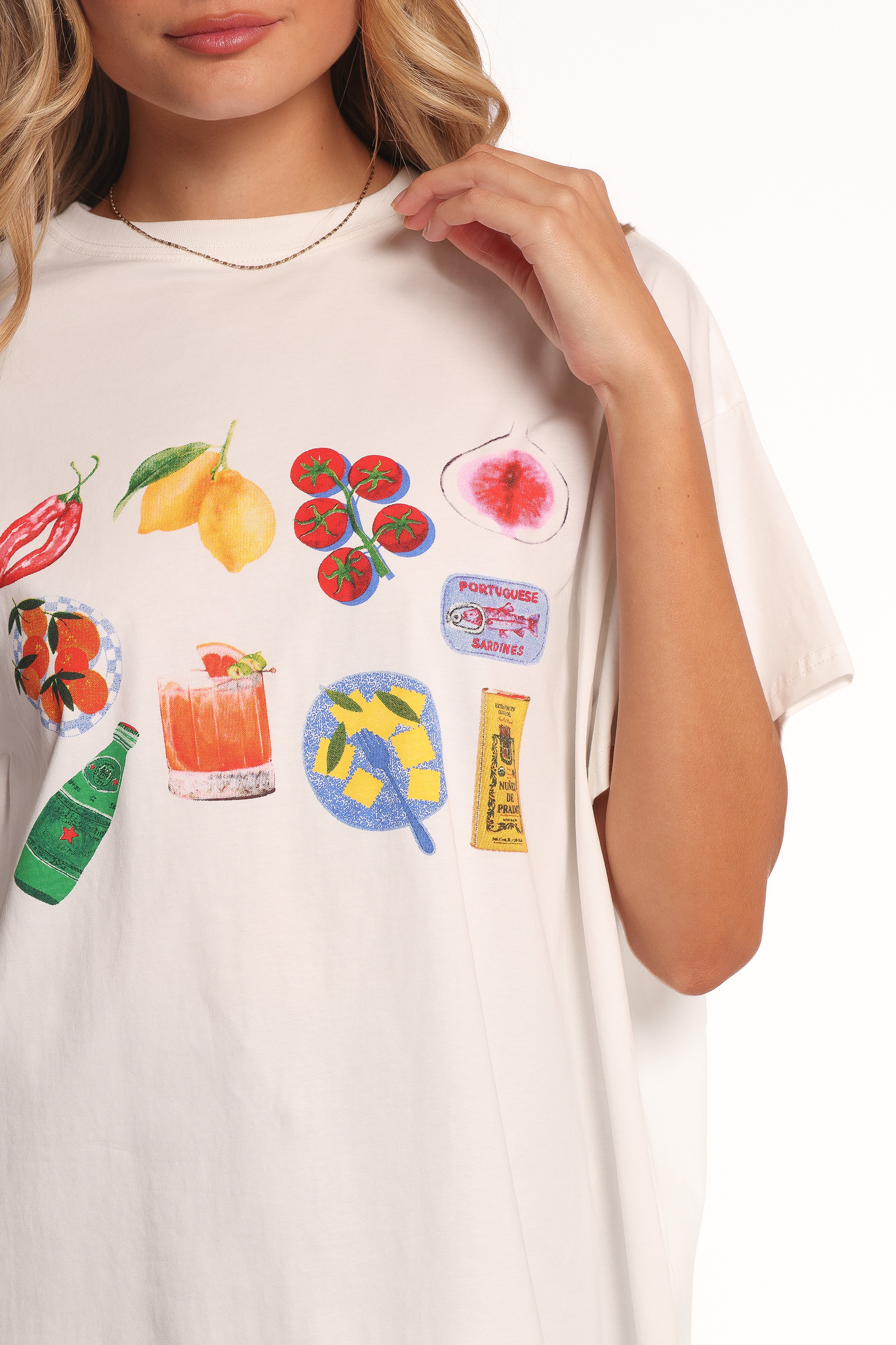 Alda Tee - White-Charming Rule