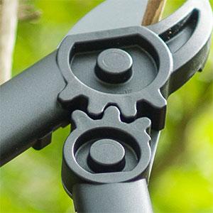 Fiskars 38 cm-es PowerGear ágvágó olló, éles acélpengés bokor- és favágó, akár 3,2 cm átmérőjű ágakat is vág, rozsdaálló és könnyű metszőolló, kerti szerszámok kertészkedéshez