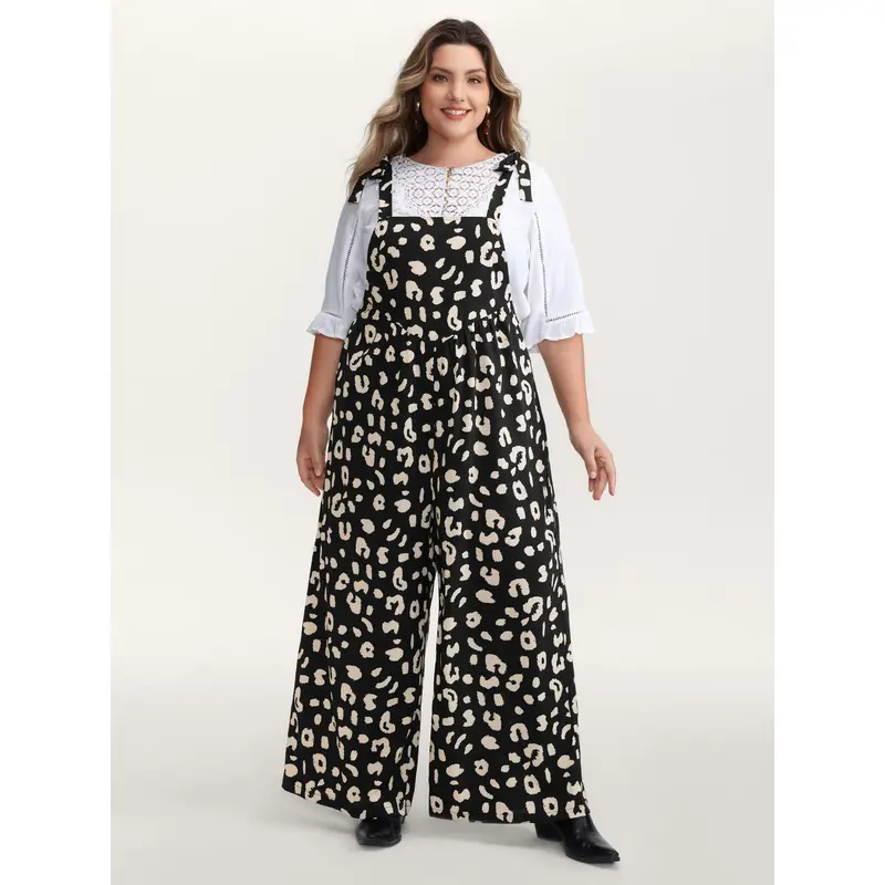 Női plus size ujjatlan leopárdmintás overál, rakott vállpántokkal, zsebekkel, rugalmas anyagból, mosógépben mosható, stílusos és lezser.