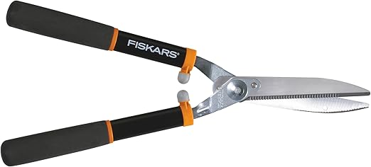 Fiskars erőkaros sövénynyíró olló, precíziós köszörülésű Gator pengével, recés acél markolattal, ágak megfogására, megsokszorozza az erőt a könnyebb cserjevágásért és formázásért, ütéscsillapító lökhárítóval és puha markolattal, 8"-os pengék