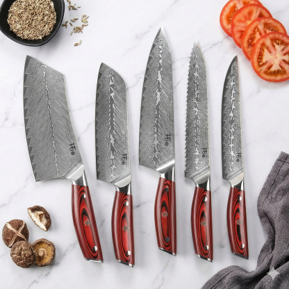 A japán konyhai kések 67 réteg VG10 damaszkuszi acélból készülnek, és 10 év garanciával rendelkeznek