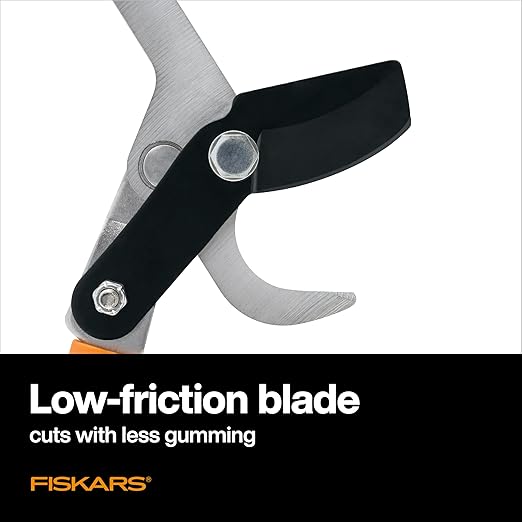 Fiskars erőkaros kihúzható sövénynyíró olló, önélező, recés acélpengék a tiszta vágásokhoz, 63-85 cm-es állítható nyél a magas vágásokhoz, többszörös erőkar a kétszeres teljesítményhez, 25 cm-es pengék, narancssárga/fekete