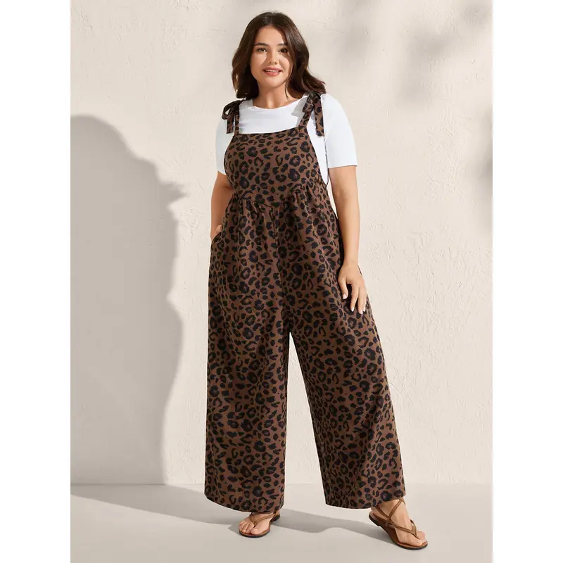 Női plus size ujjatlan leopárdmintás overál, rakott vállpántokkal, zsebekkel, rugalmas anyagból, mosógépben mosható, stílusos és lezser.