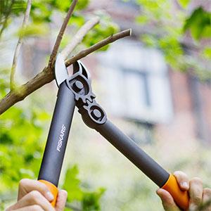 Fiskars 38 cm-es PowerGear ágvágó olló, éles acélpengés bokor- és favágó, akár 3,2 cm átmérőjű ágakat is vág, rozsdaálló és könnyű metszőolló, kerti szerszámok kertészkedéshez