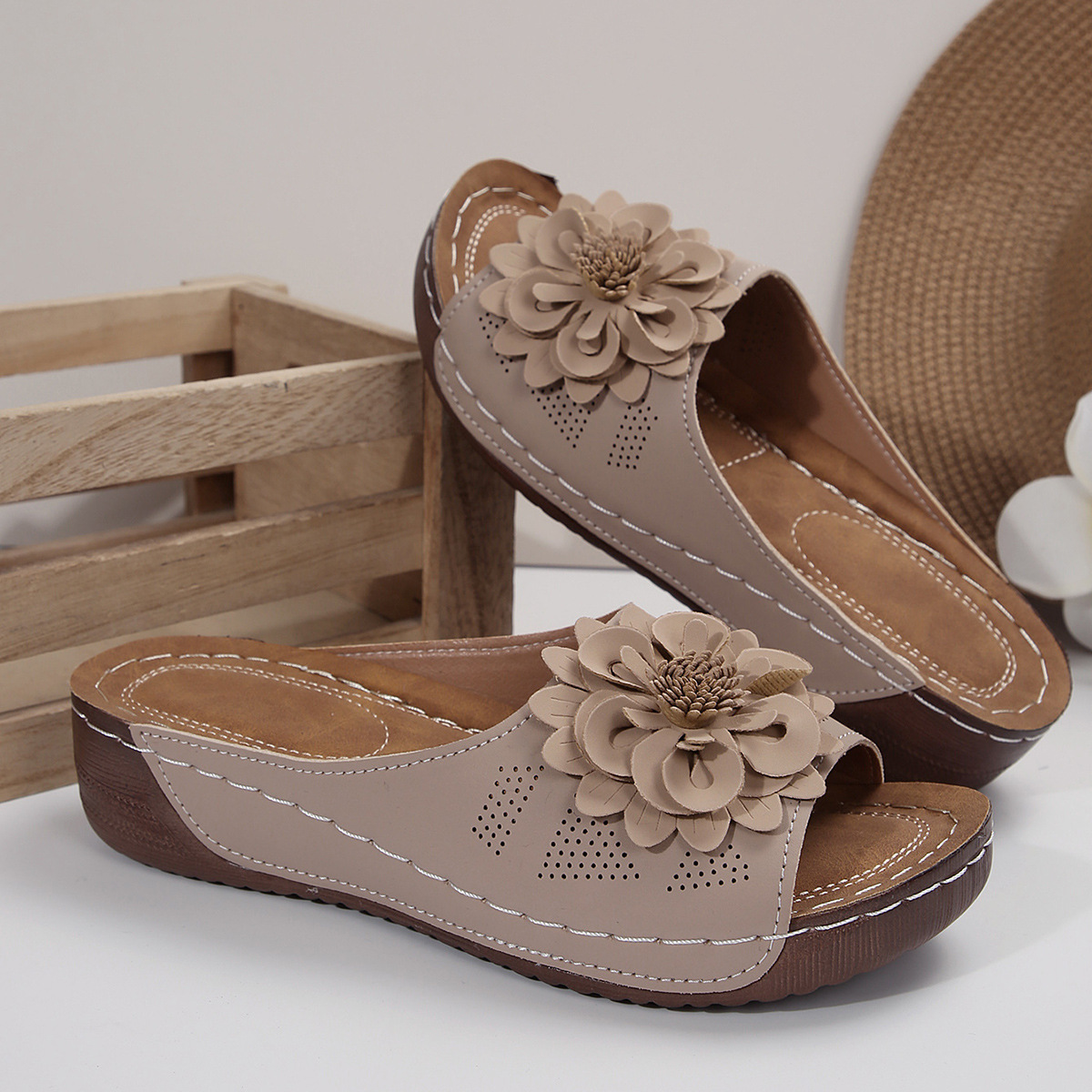⏰ Limited Time Sale 60% OFF - Women's Floral Wedge Slides, Hollow Out Platform Beach Sandals