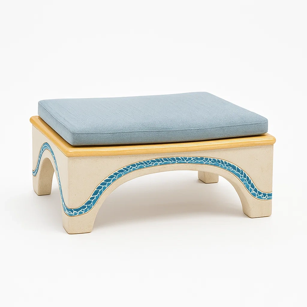Taburete de cerámica con cojín de tela azul