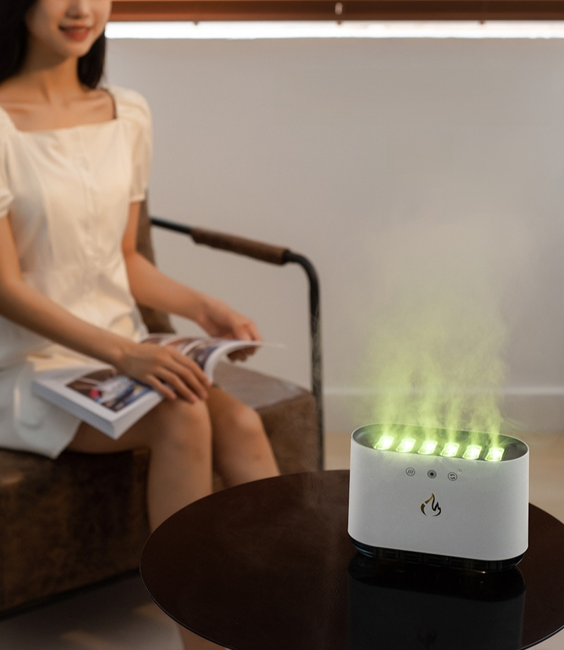 Kleiner Zerstäuber mit LED-Farben und Tonaufnahme