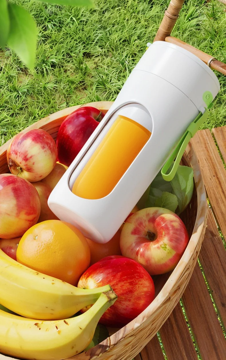 Kleiner Saftbecher – perfekt für unterwegs