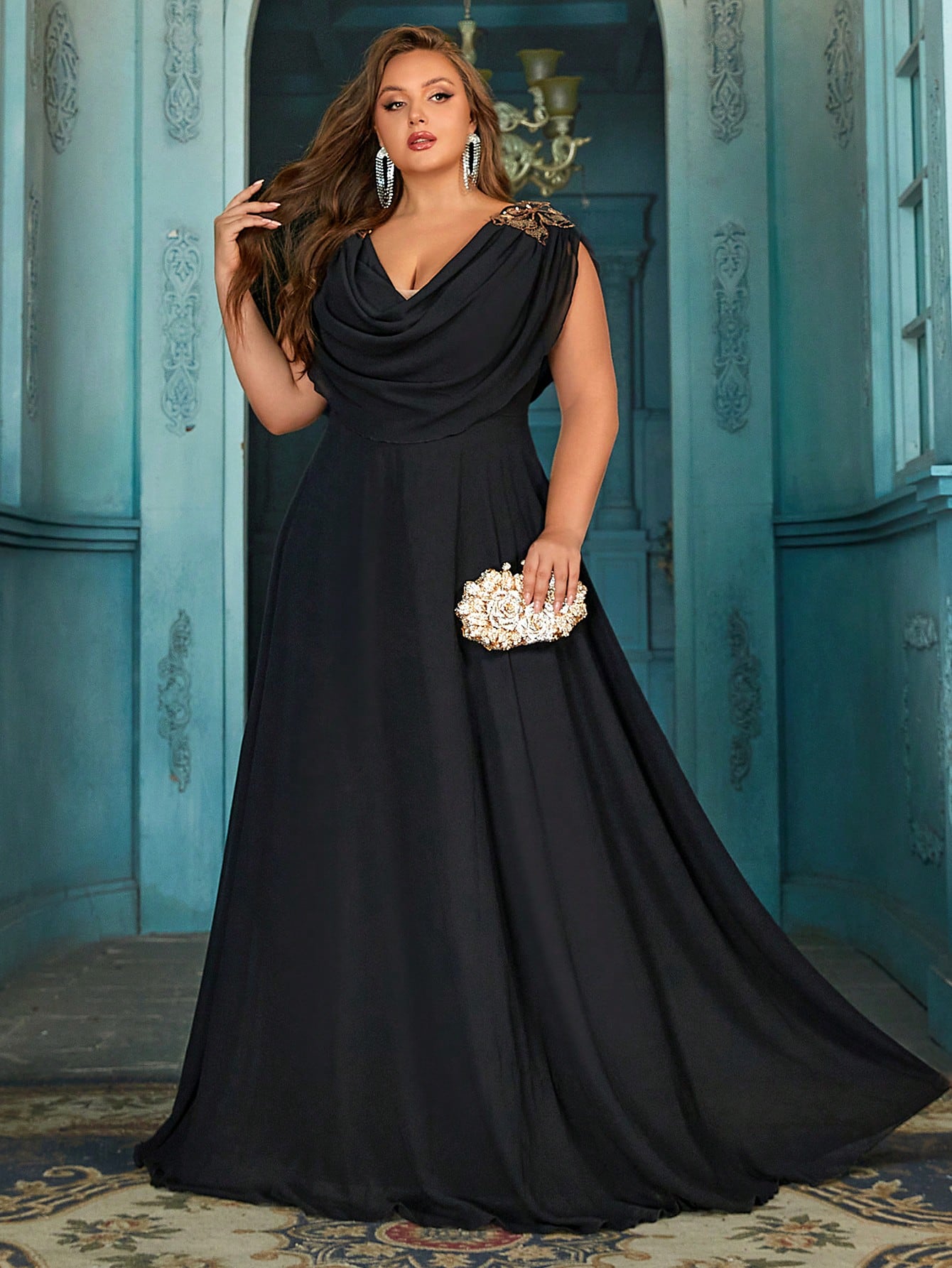 Plus-size Elegant Black Evening Gown With Applique,Plunge Neck Simple High-end Formal Maxi Dress,Sleeveless Chiffon Wedding Guest Dress Bridesmaid Dress,Perfect For Prom Parties,Festive Celebrations,Family gatherings,Birthday Parties,and Date Outfits