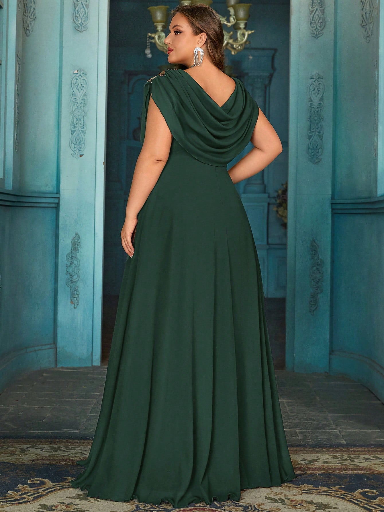 Plus-size Elegant Black Evening Gown With Applique,Plunge Neck Simple High-end Formal Maxi Dress,Sleeveless Chiffon Wedding Guest Dress Bridesmaid Dress,Perfect For Prom Parties,Festive Celebrations,Family gatherings,Birthday Parties,and Date Outfits