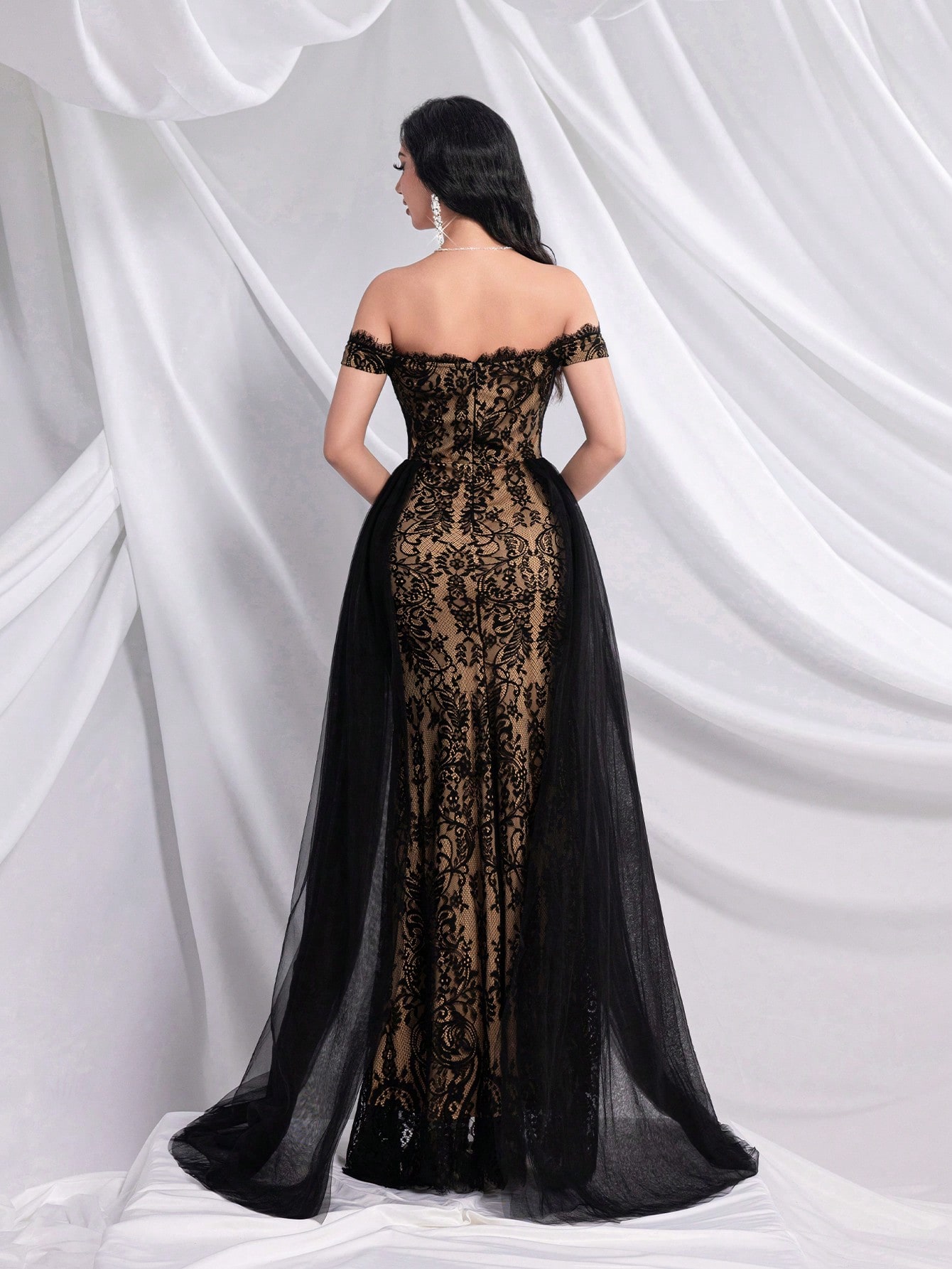 Fashionable Elegant Solid Color Full Printed Lace Mesh Ladies Gown Dresses For Evening Party, Banquet, Cocktail Party