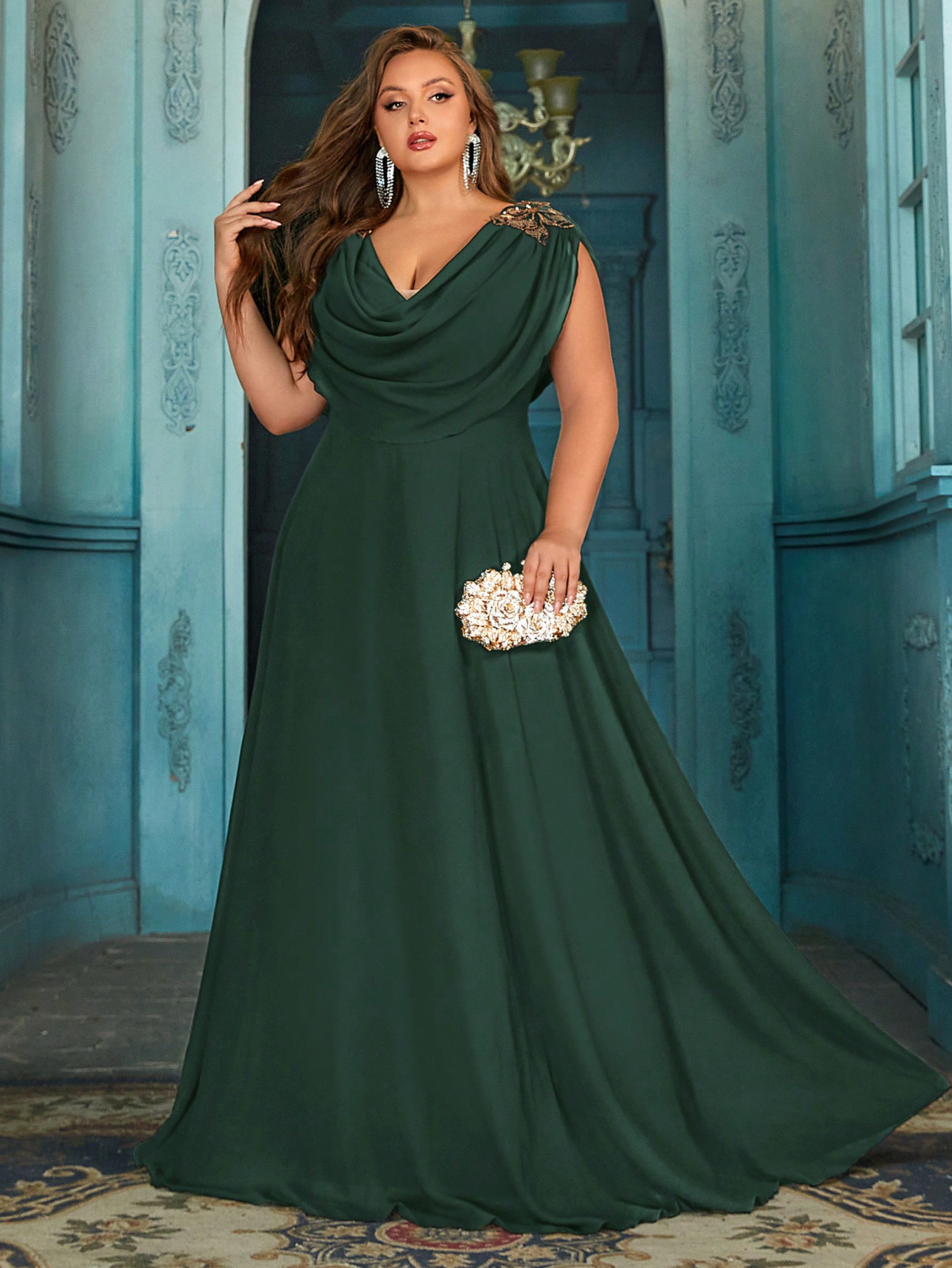 Plus-size Elegant Black Evening Gown With Applique,Plunge Neck Simple High-end Formal Maxi Dress,Sleeveless Chiffon Wedding Guest Dress Bridesmaid Dress,Perfect For Prom Parties,Festive Celebrations,Family gatherings,Birthday Parties,and Date Outfits