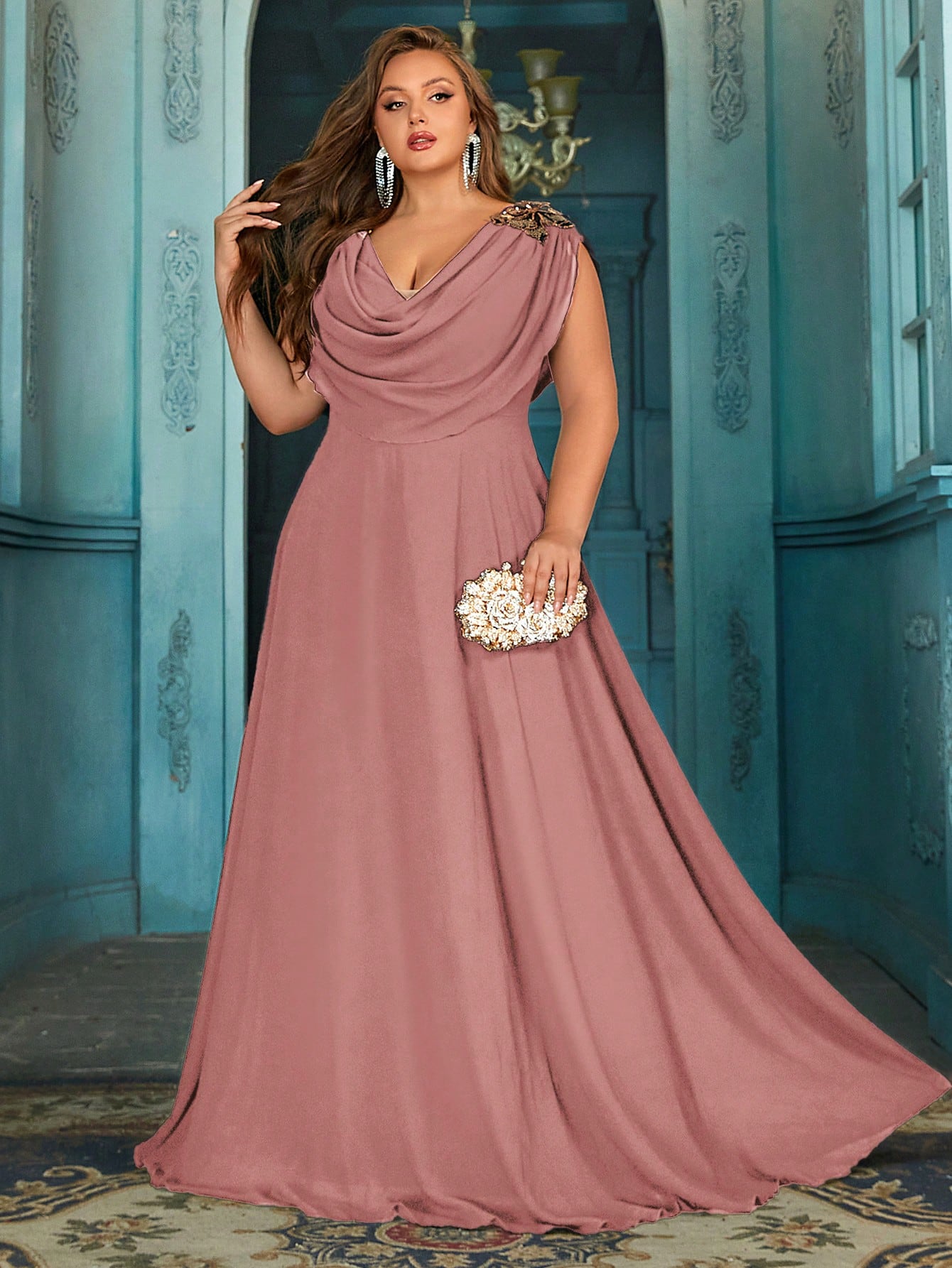 Plus-size Elegant Black Evening Gown With Applique,Plunge Neck Simple High-end Formal Maxi Dress,Sleeveless Chiffon Wedding Guest Dress Bridesmaid Dress,Perfect For Prom Parties,Festive Celebrations,Family gatherings,Birthday Parties,and Date Outfits